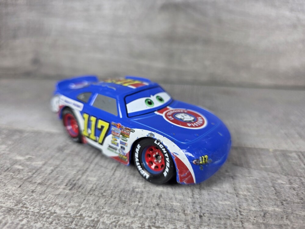 Disney Pixar Cars 117 Ralph Carlow Lil Torquey Piston Cup 1:43 Diecast g9aa